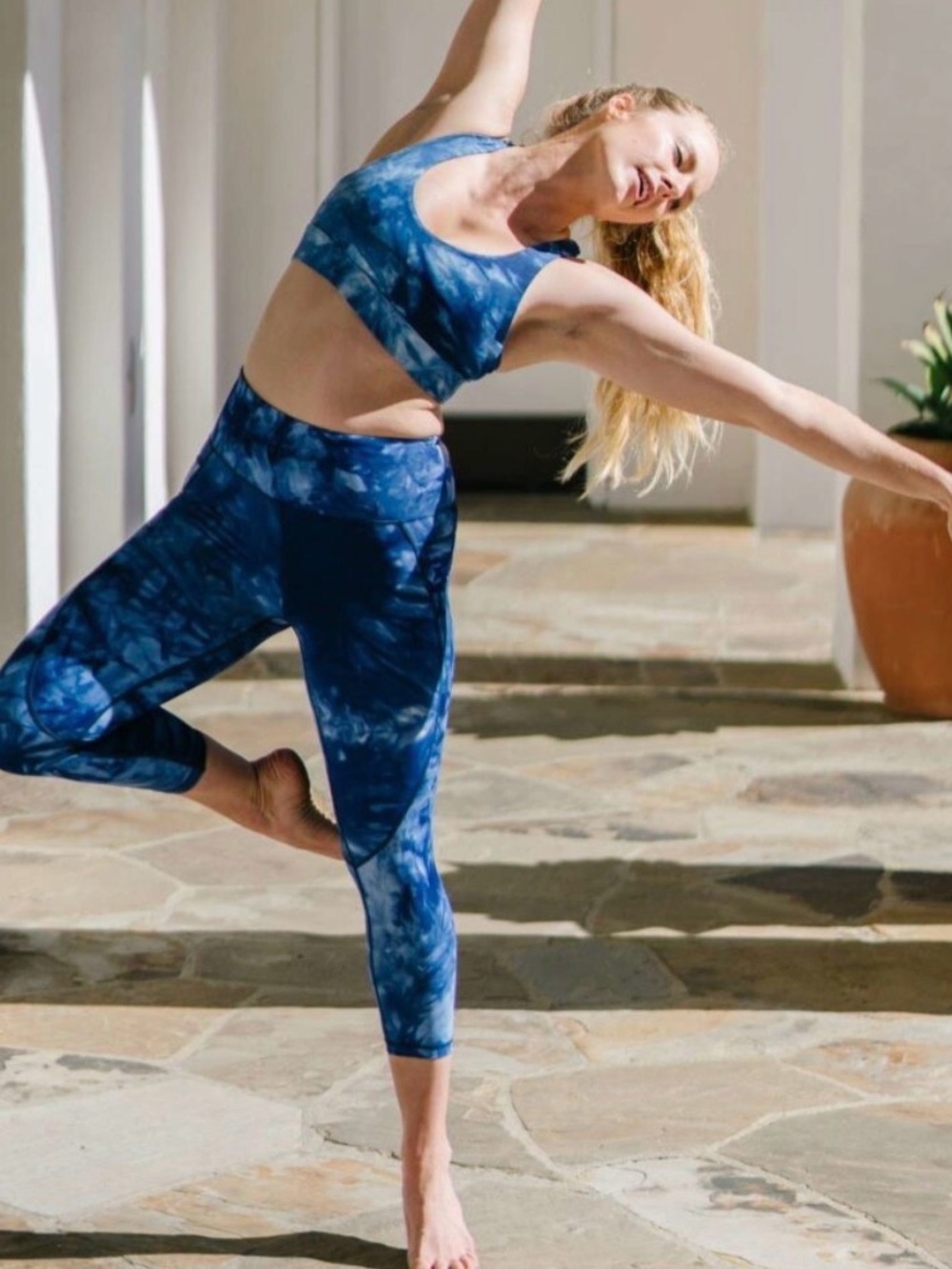 Zyia Blue Tie Dye Hendrix Capri with pockets NWOT